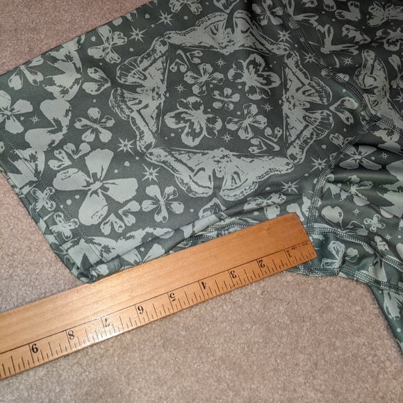 Nwts Women's Nike training dri-fit green butterfly bike shorts - Picture 14 of 16